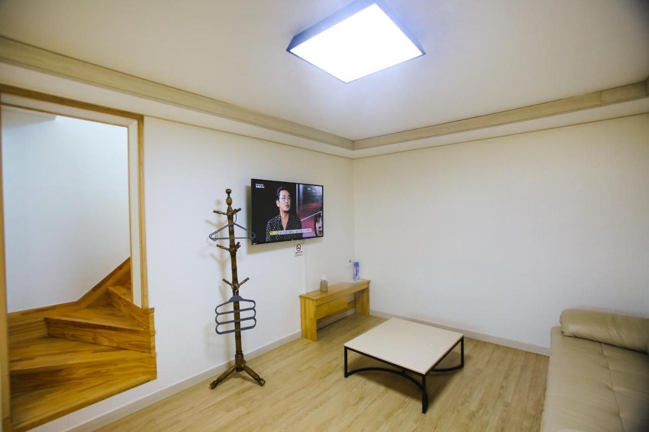 Tov Pension Seogwipo Exterior foto